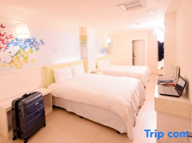 Standard Twin room with city view