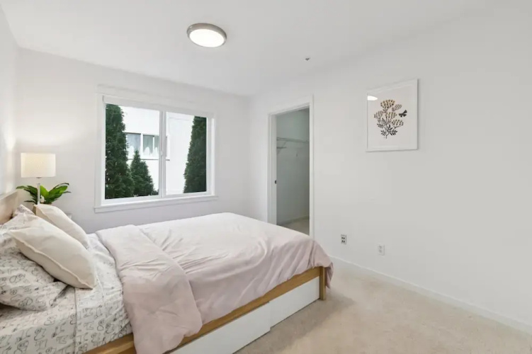 Walkable Seattle Gem Close To Everything 2 Bedroom Condo