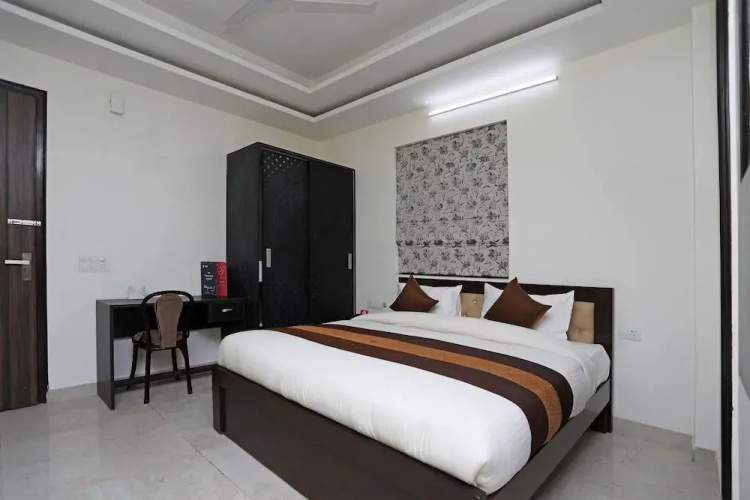 OYO 10581 Platinum Residency