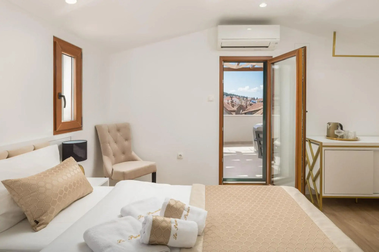 Le Premier Luxury Rooms