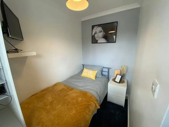 Host Stay Cotman Close