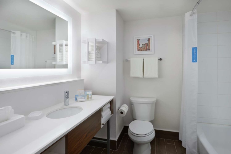 Hampton Inn & Suites by Hilton Montreal-Dorval photo 10