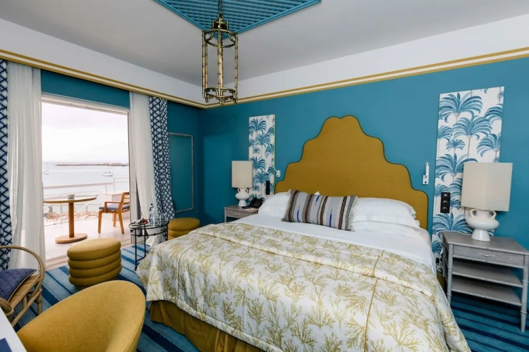 Deluxe room with balcony and with sea view