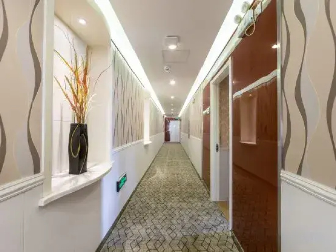 Rose Garden Express hotel