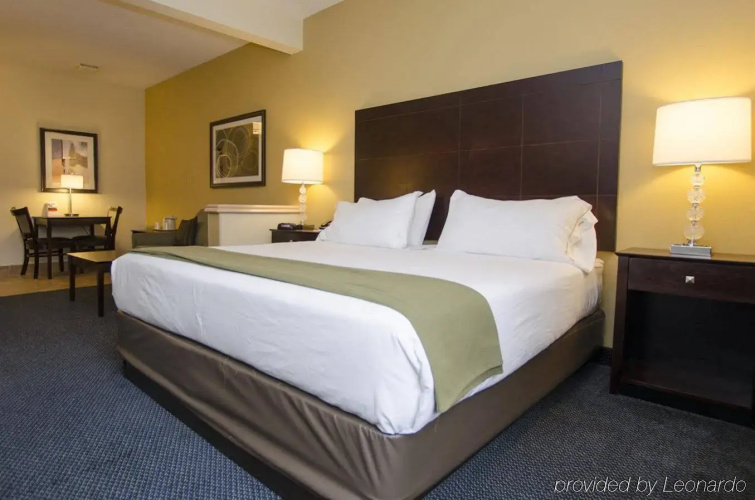 Holiday Inn Express & Suites St Joseph by IHG