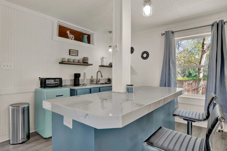 Le Chic on Creek - Central Location