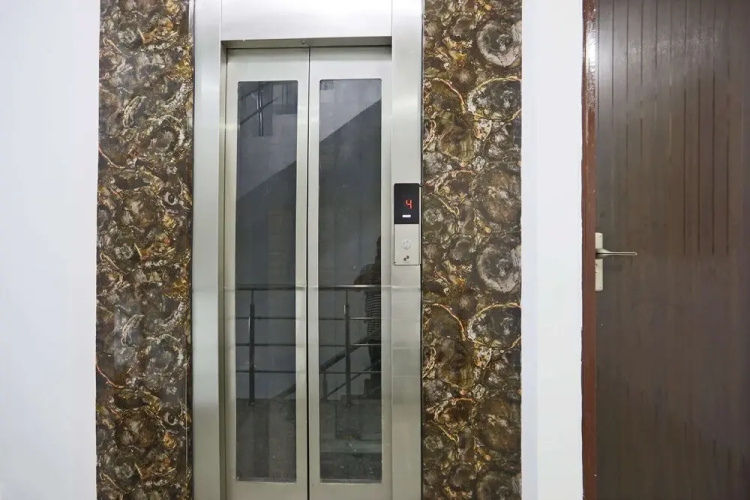 Gour White House by OYO Rooms