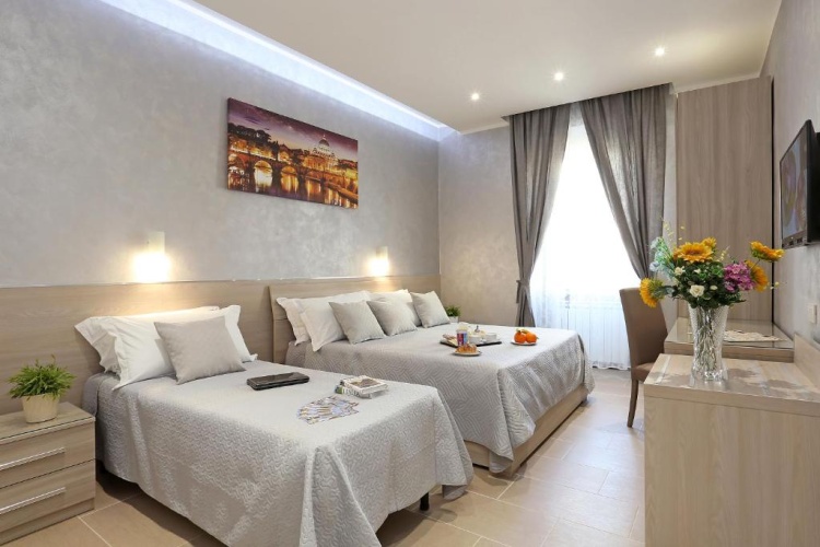 Standard Triple room