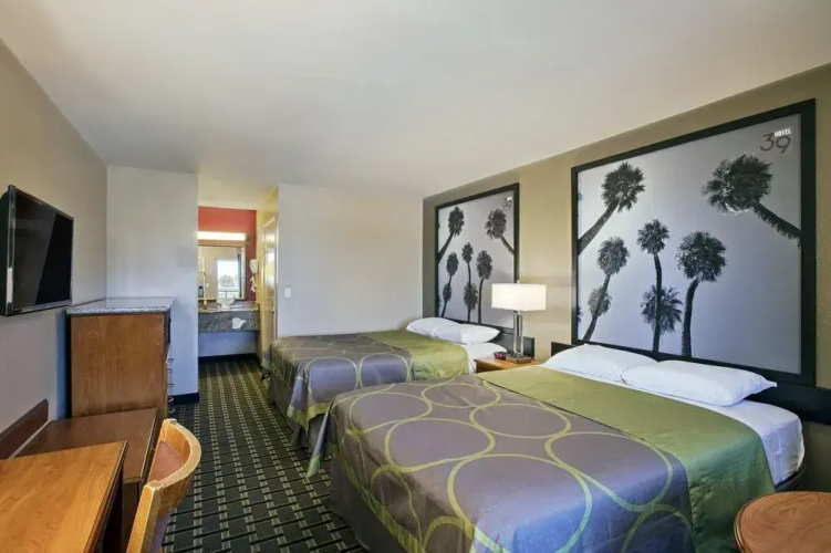 Super 8 Westminster Ca/Huntington Beach Area