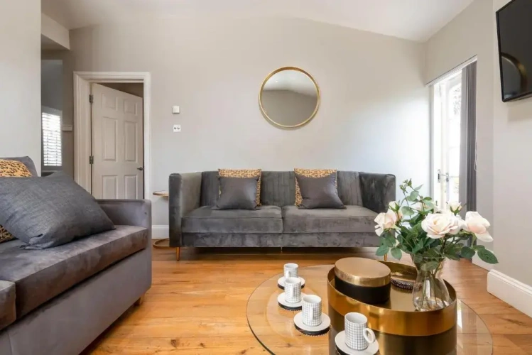 2 Bedrooms Cottage
