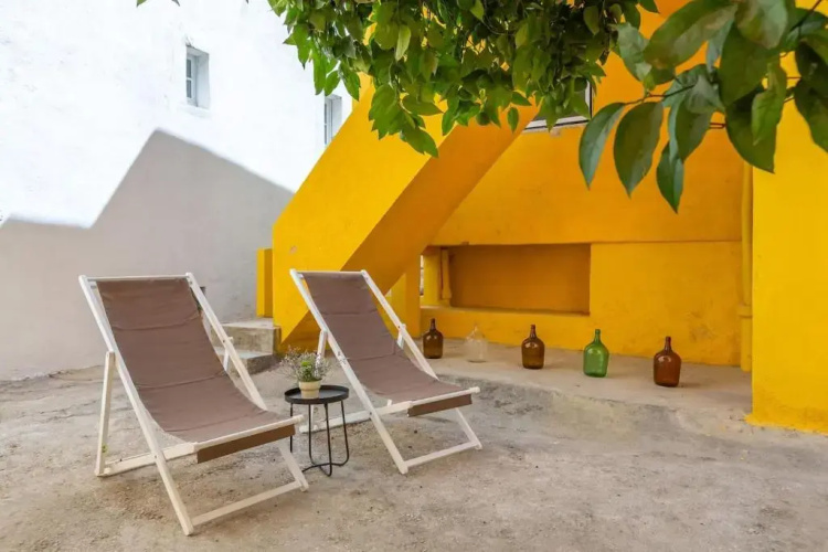Bright & Spacious W/ Orange Tree Patio by TimeCooler