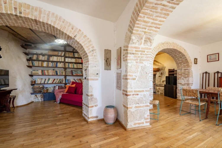 4 Bedrooms Cottage