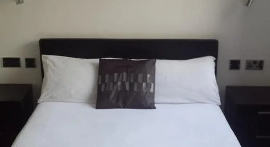Sunrise Avenue Hotel