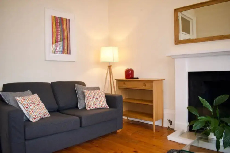 2 Douglas Crescent