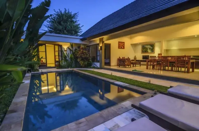 2 Bedrooms Quadruple Villa