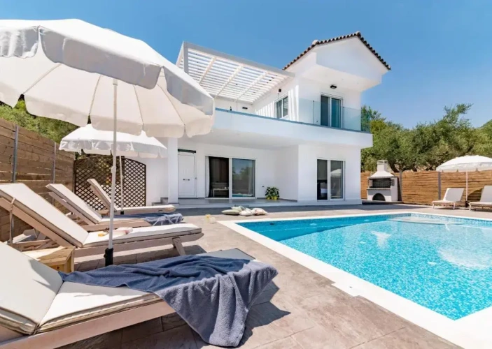 3 Bedrooms Villa