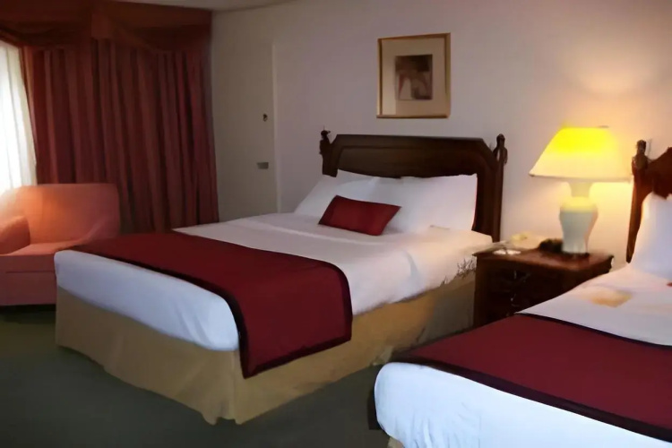 Clinton Inn Hotel & Event Center