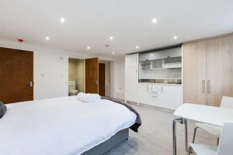 Clean Studio Flat - Camberwell! 2c
