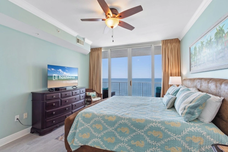 3 Bedrooms Standard room with balcony and beachfront