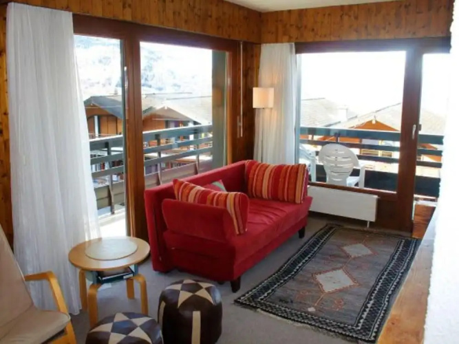 Apartment With Stunning Mountain View
