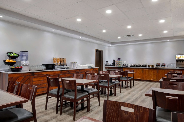 Days Inn by Wyndham Calgary South photo 18