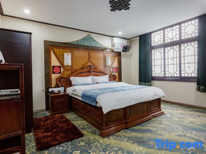 Deluxe Suite