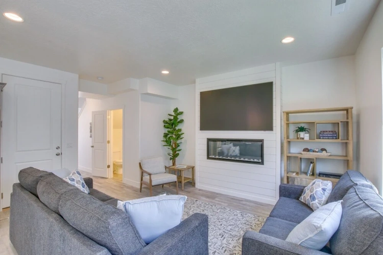 3 Bedrooms Apartment