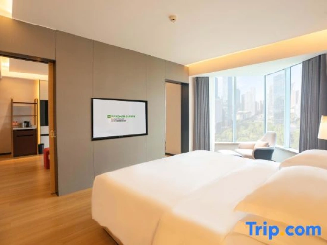 1 Bedroom Business Double Suite