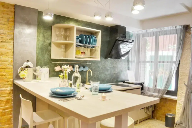 Studio Apartment Eleven