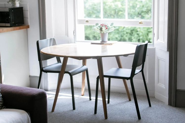 Spacious, Quiet and Central Apartment With Parking