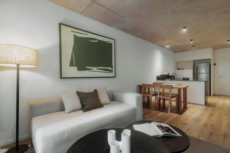 2 Bedrooms Apartment