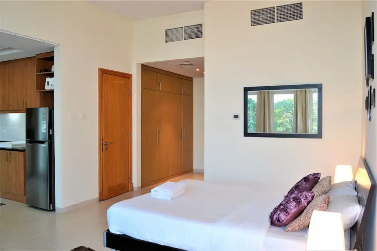 MCLN - Spacious Furnished Studio