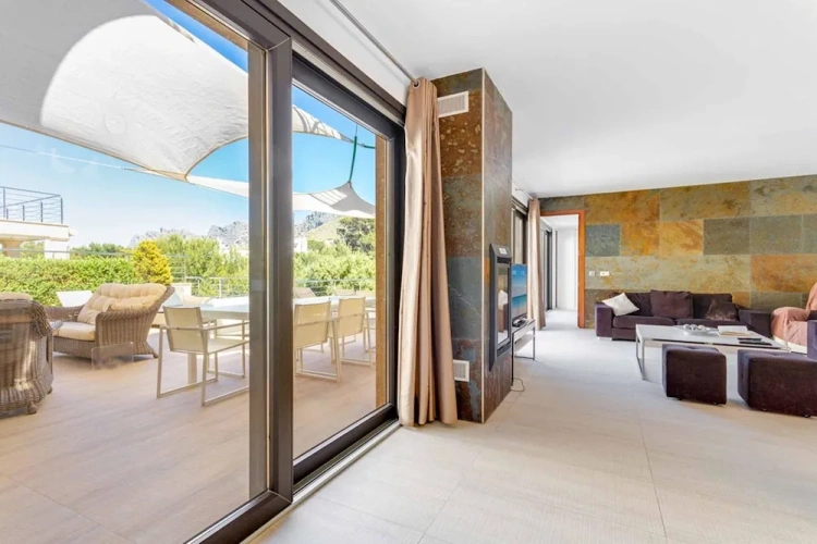 4 Bedrooms Villa