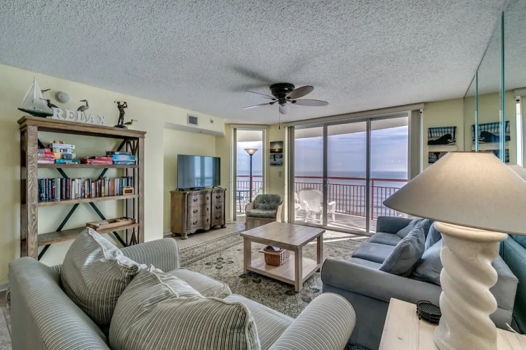4 Bedrooms Standard room with balcony and beachfront