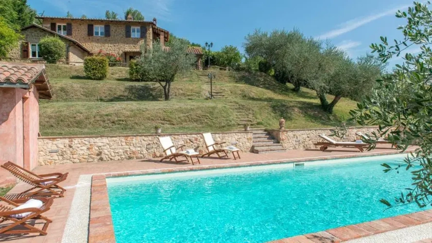 4 Bedrooms Villa