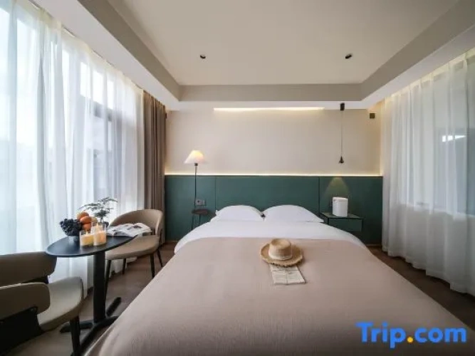 2 Bedrooms Family Suite with mountain view