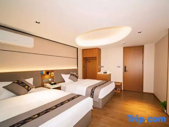Standard Twin room with river view
