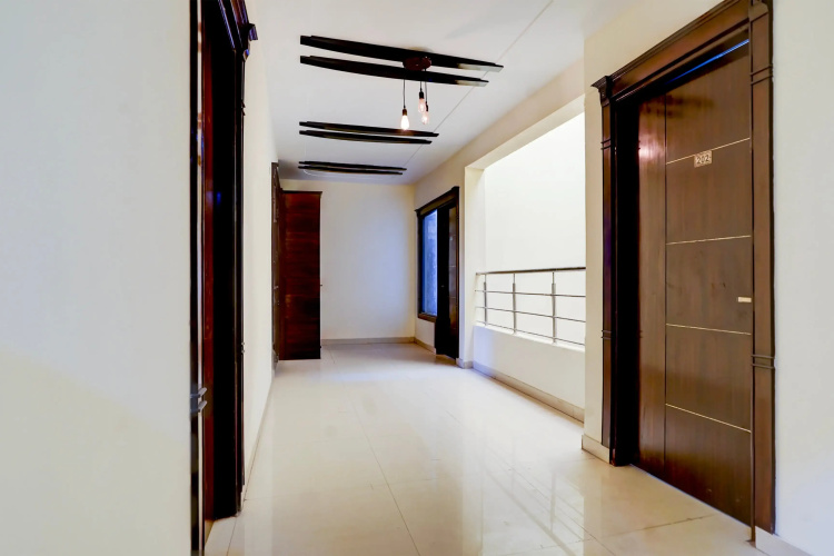 Super Collection O Sector 70 Noida