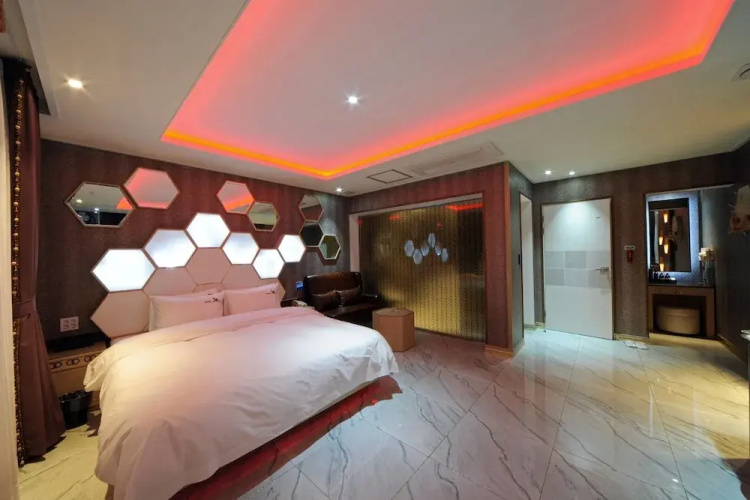 Biz Hotel