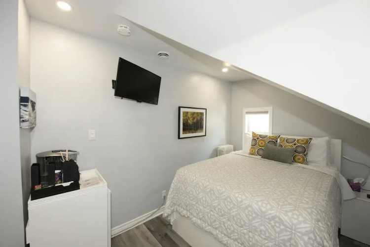 Serene Niagara Inn