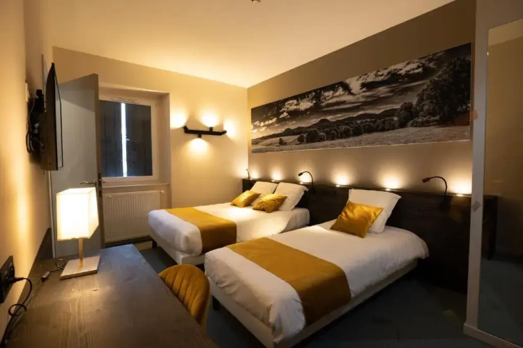 Standard Triple room