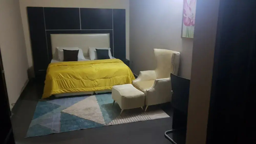 Blvd Oak Apartment
