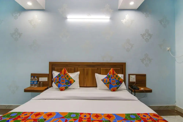 Fabhotel Hari Residency