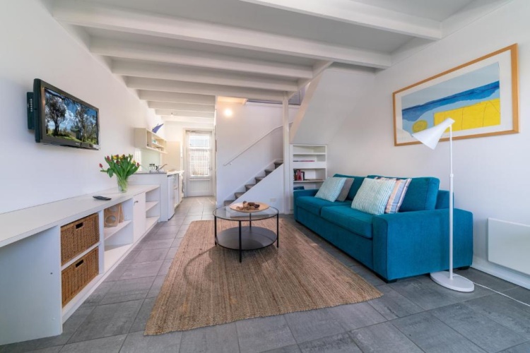 Apartment with garden view