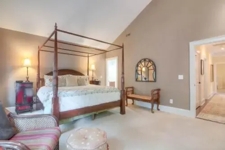 215 Glen Abbey
