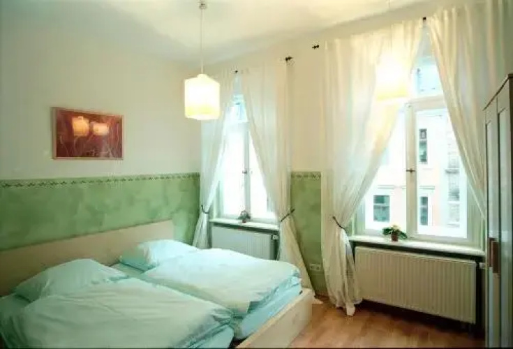 Louise 20 Hostel