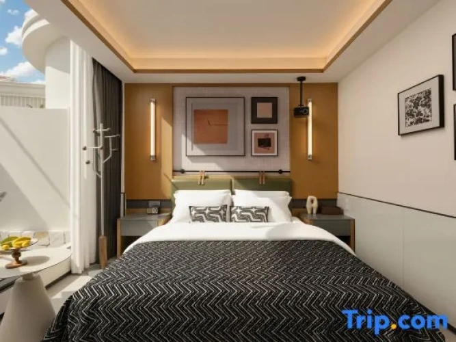 2 Bedrooms Executive Suite with courtyard view