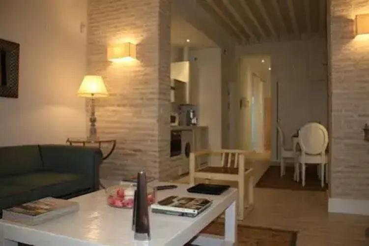 Relator Singular Apartments