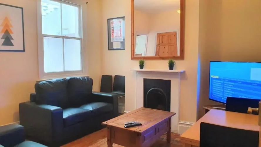 4 Bedroom Townhouse + Parking
