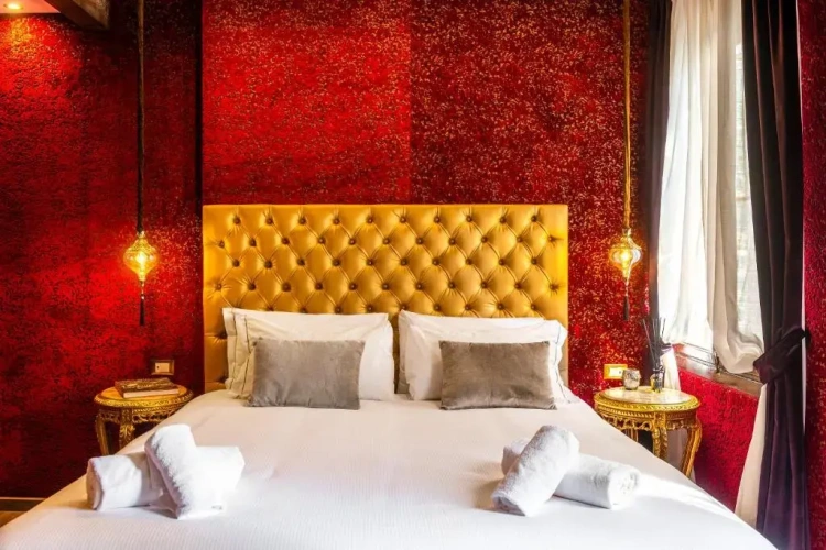 Superior Double room with balcony and with canal view